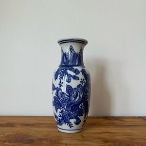 Striking Vintage Chinoiserie Vase